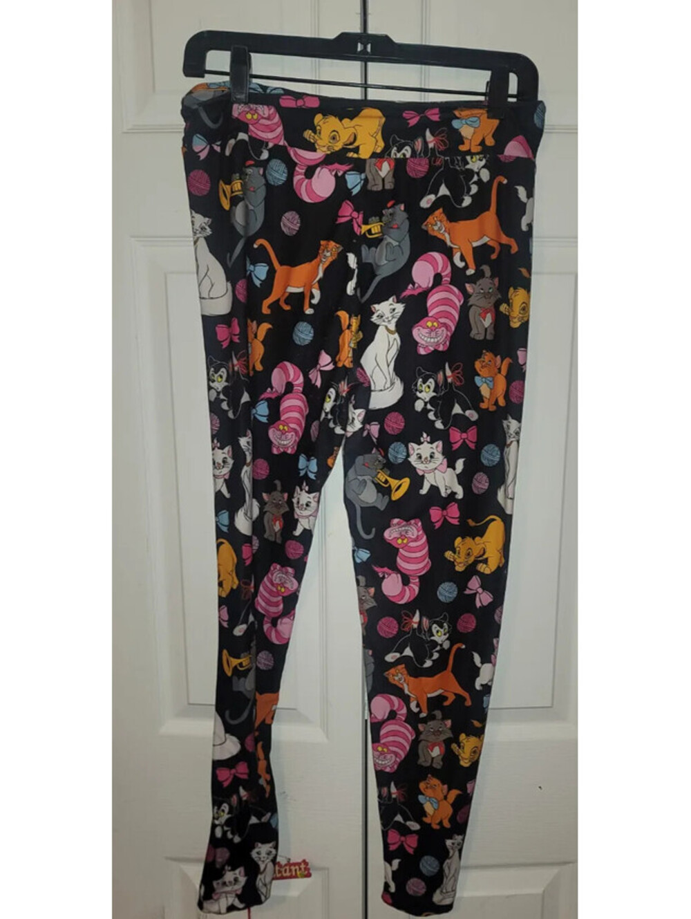 DISNEY PARKS ALL DISNEY CATS BLACK LEGGINGS ADULT SIZE LARGE